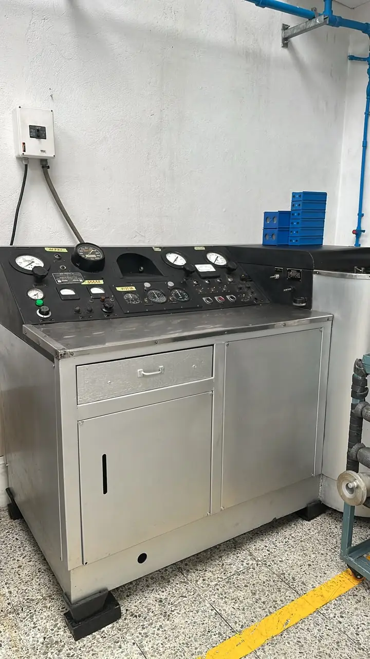 Banco de pruebas de gobernadores de hélice en el taller de Legacy Propeller Repair