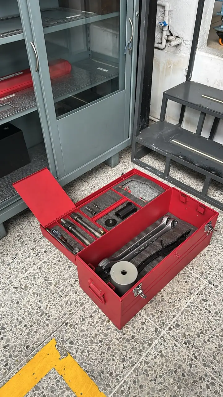 Caja de herramientas especiales para desarme y ensamble de hélices